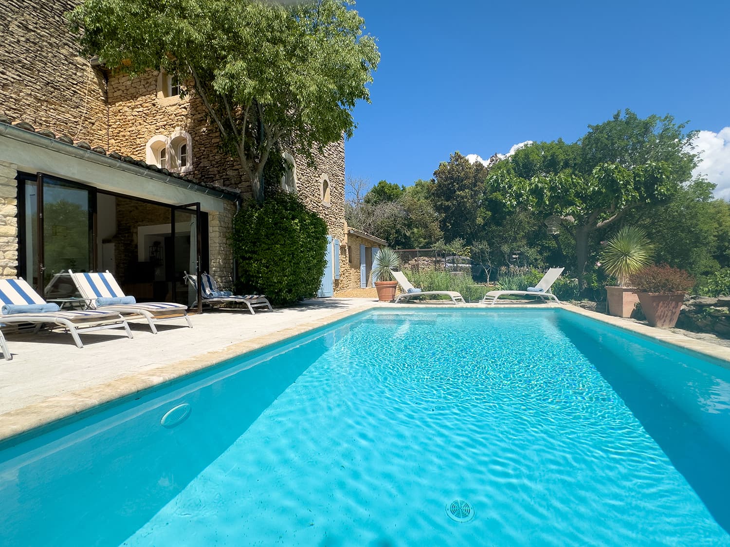 Holiday cottage near Gordes with private pool