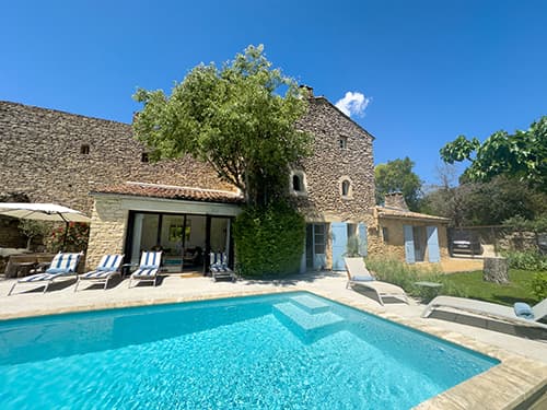 Holiday cottage near Gordes with private pool