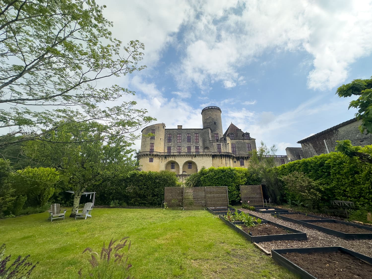 Rear garden and Château Duras