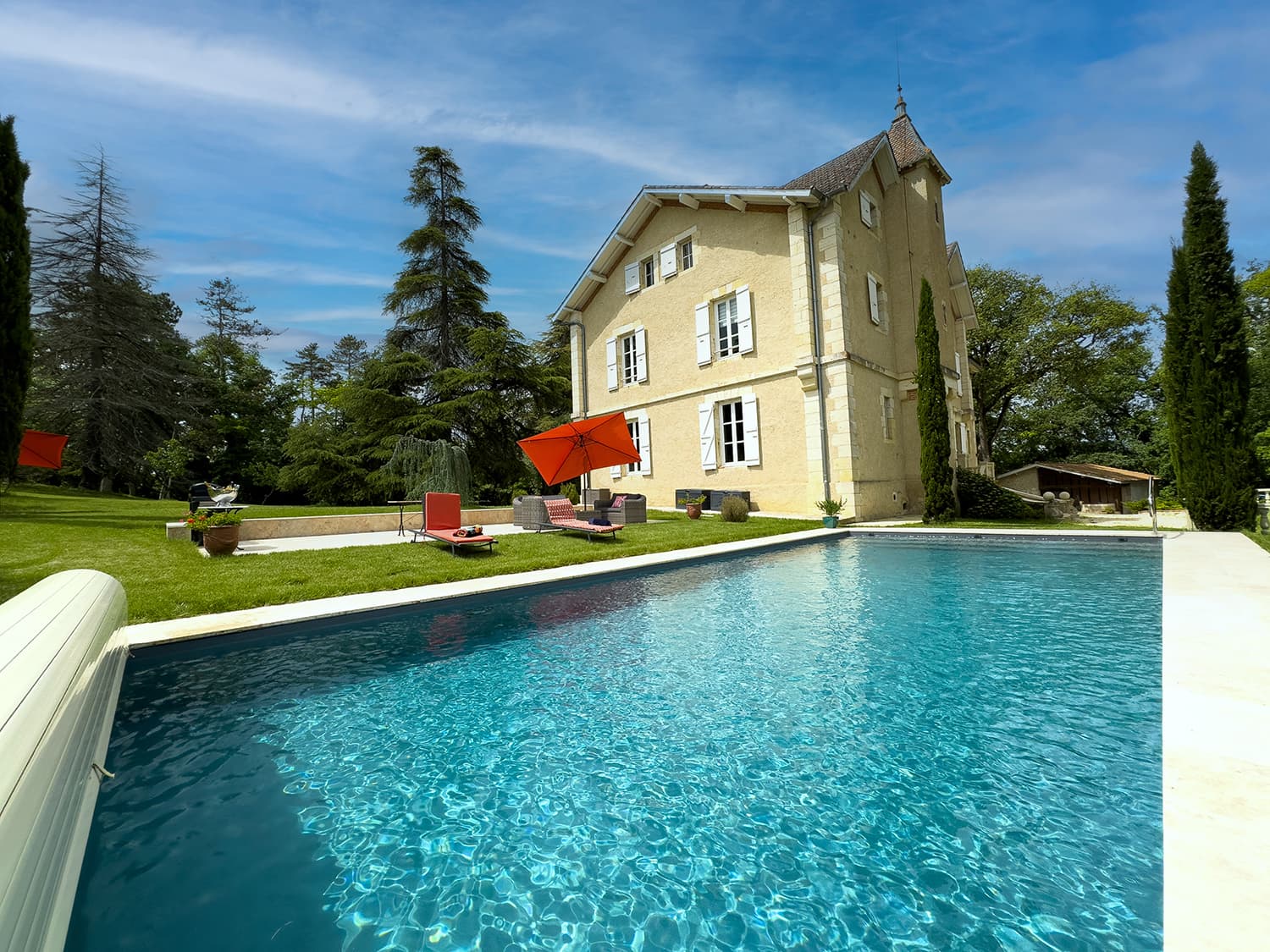 Vacation château with private pool in the Gers