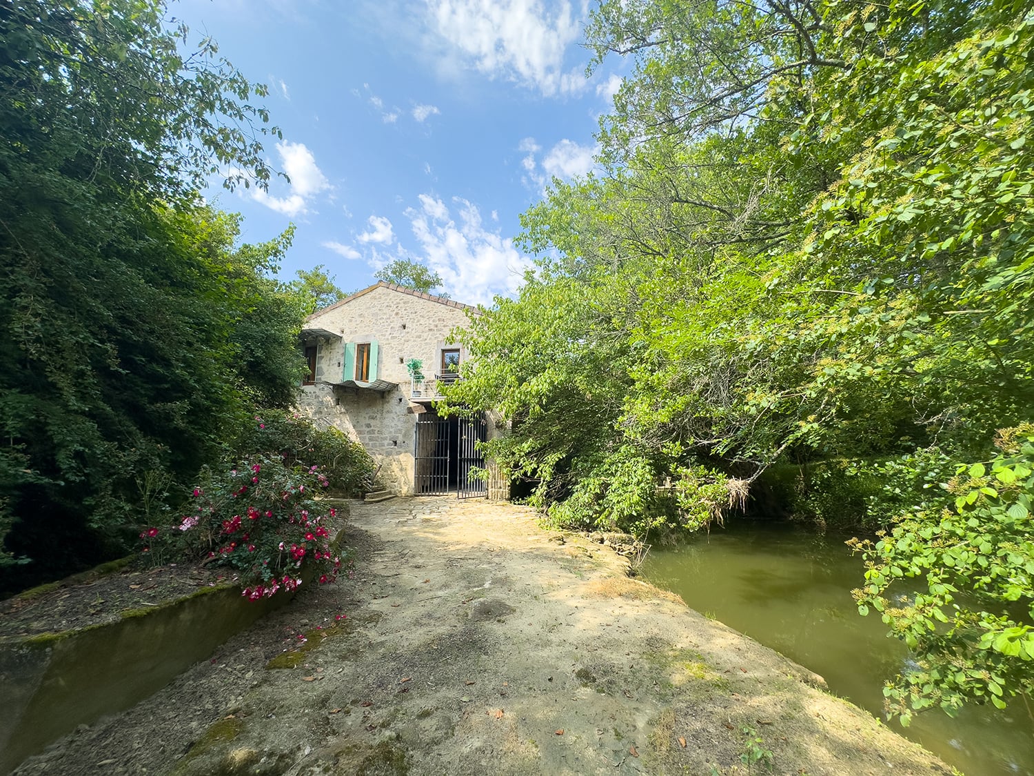 Holiday watermill in Nouvelle-Aquitaine
