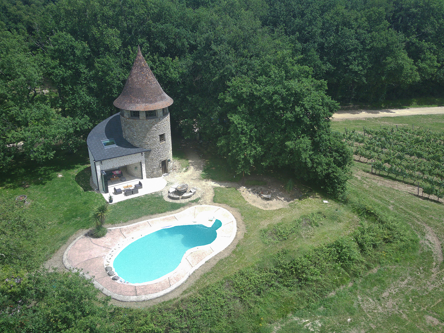 Holiday windmill in Nouvelle-Aquitaine with private pool