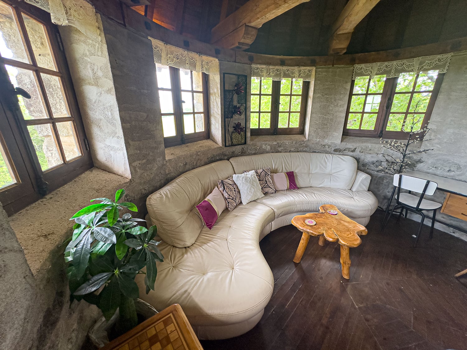Sitting room | Holiday windmill in Nouvelle-Aquitaine