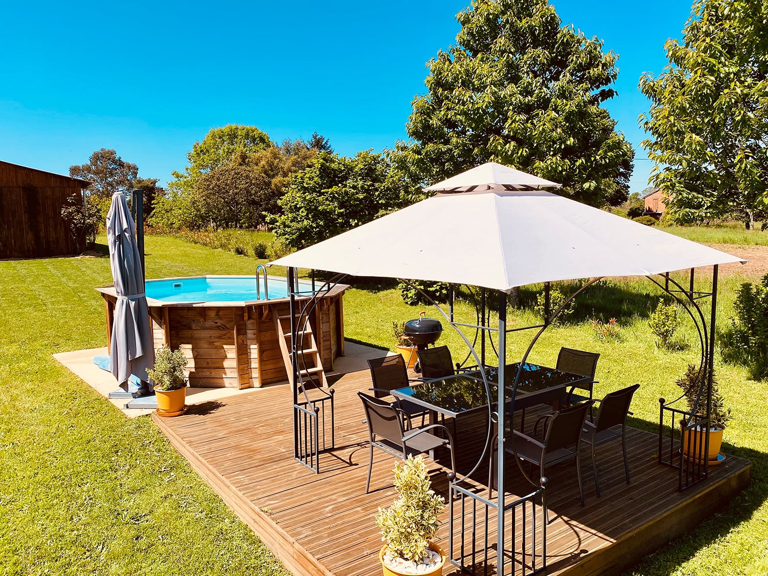 Private heated pool - Guest house