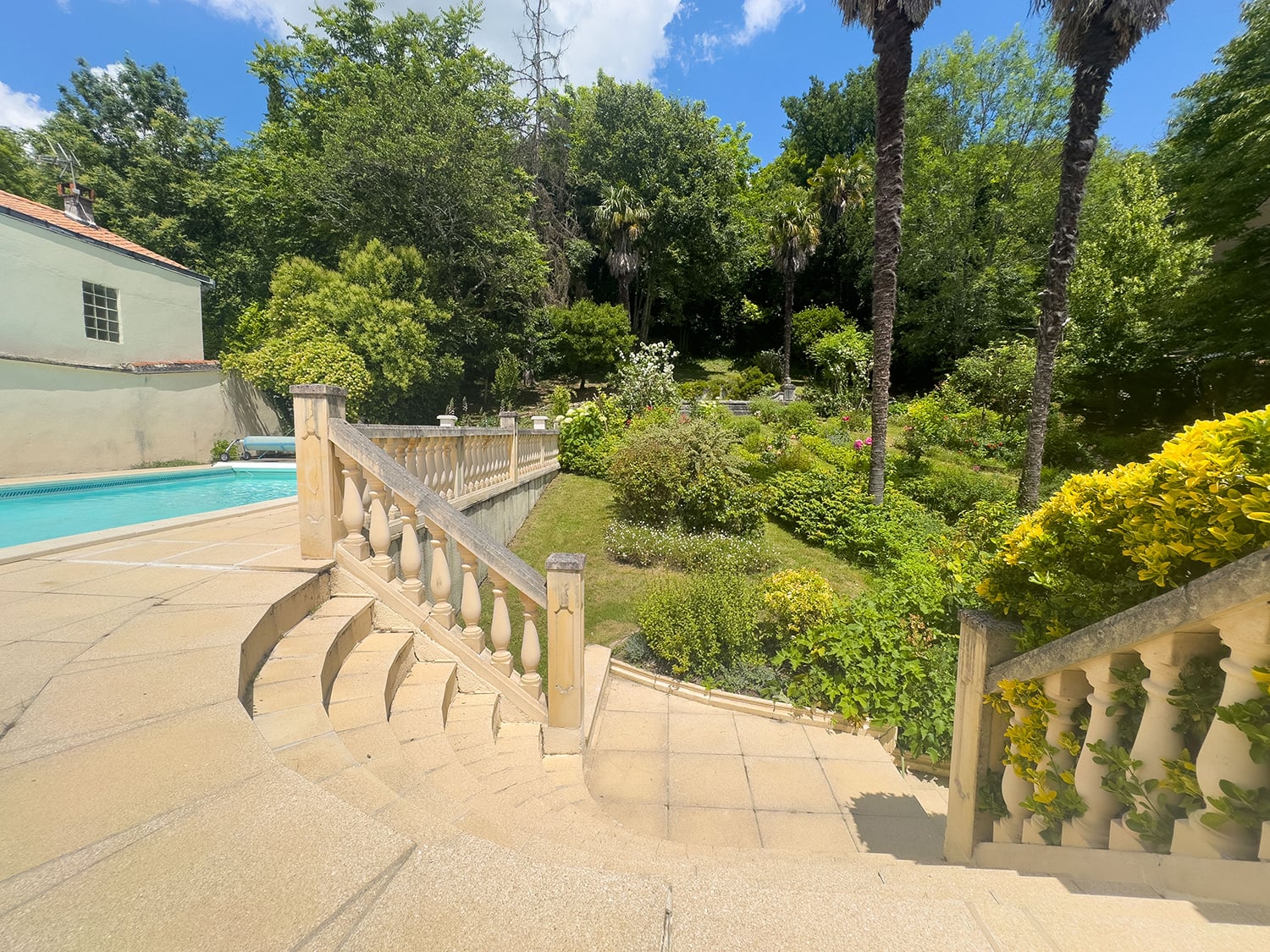 Private pool and garden