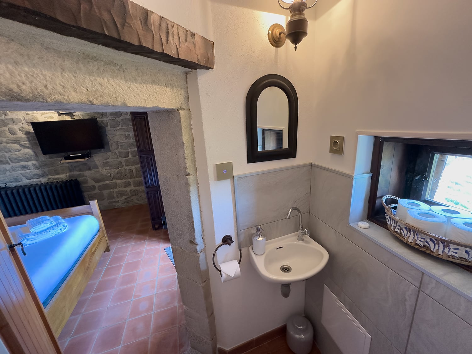 Bathroom | Vacation château in the South of France