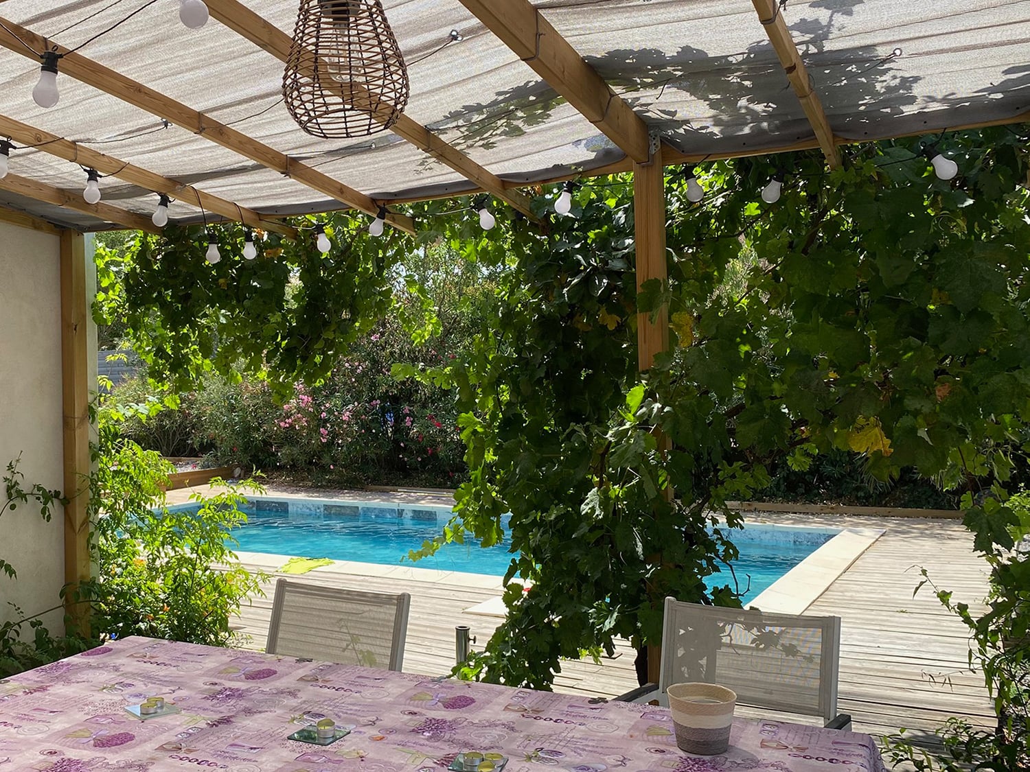 Shaded terrace | Holiday villa in the South of France