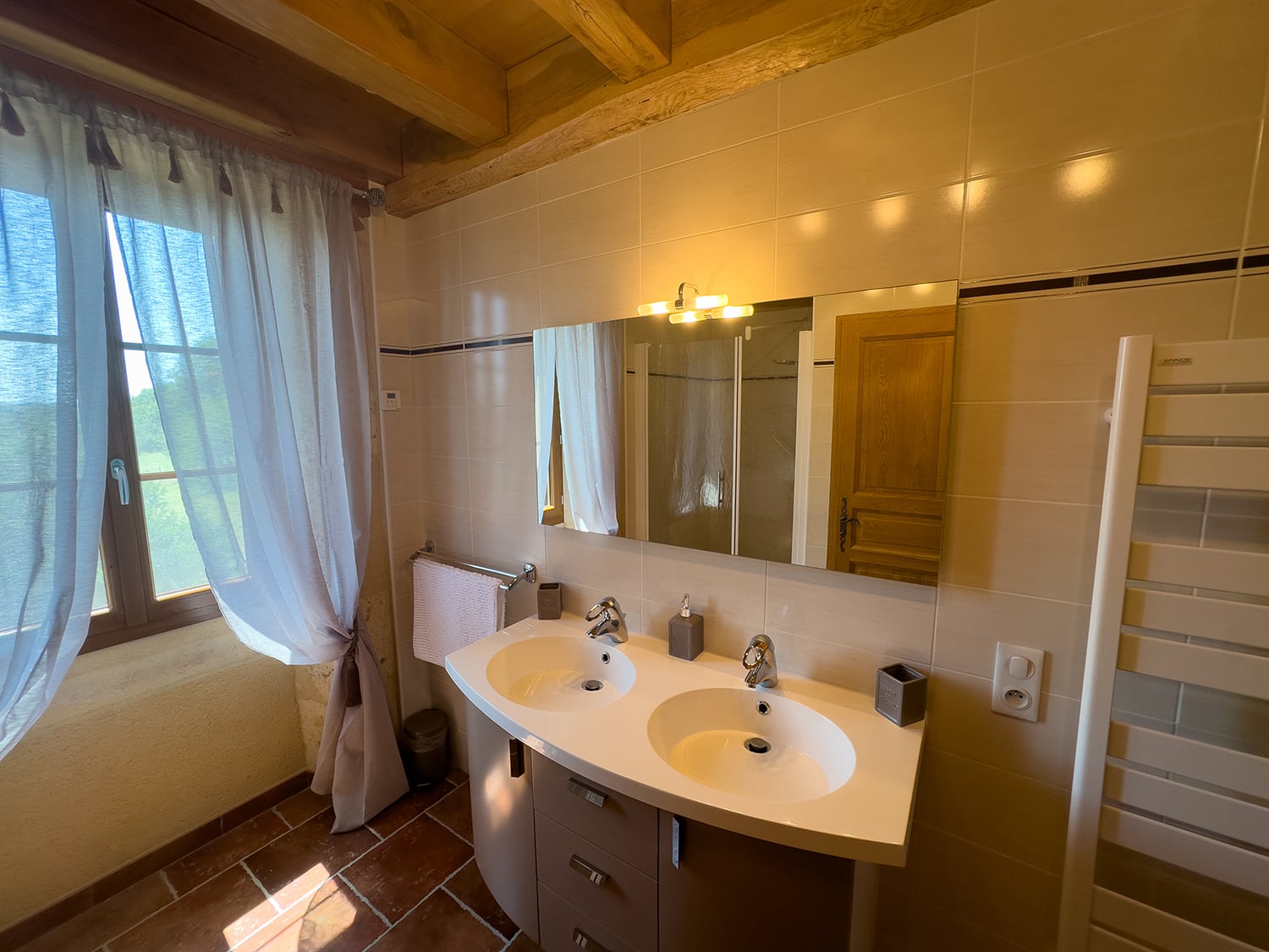 Bathroom | Holiday cottage in Cuzorn, Nouvelle-Aquitaine