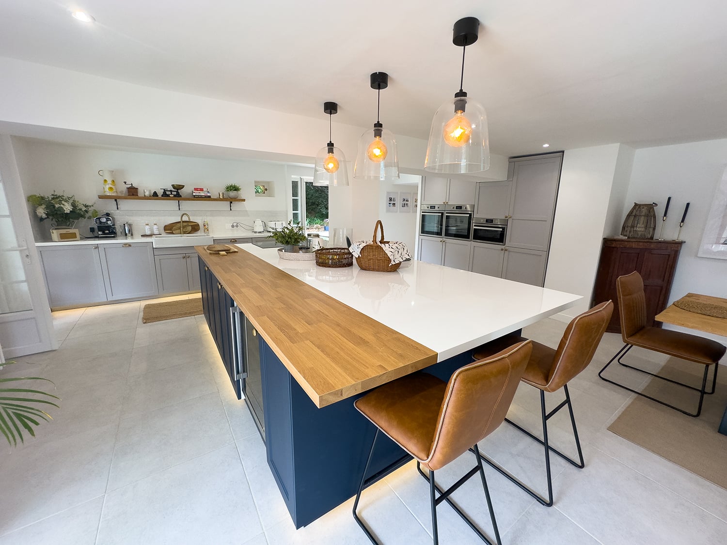 Dining room| Holiday home in Nouvelle-Aquitaine