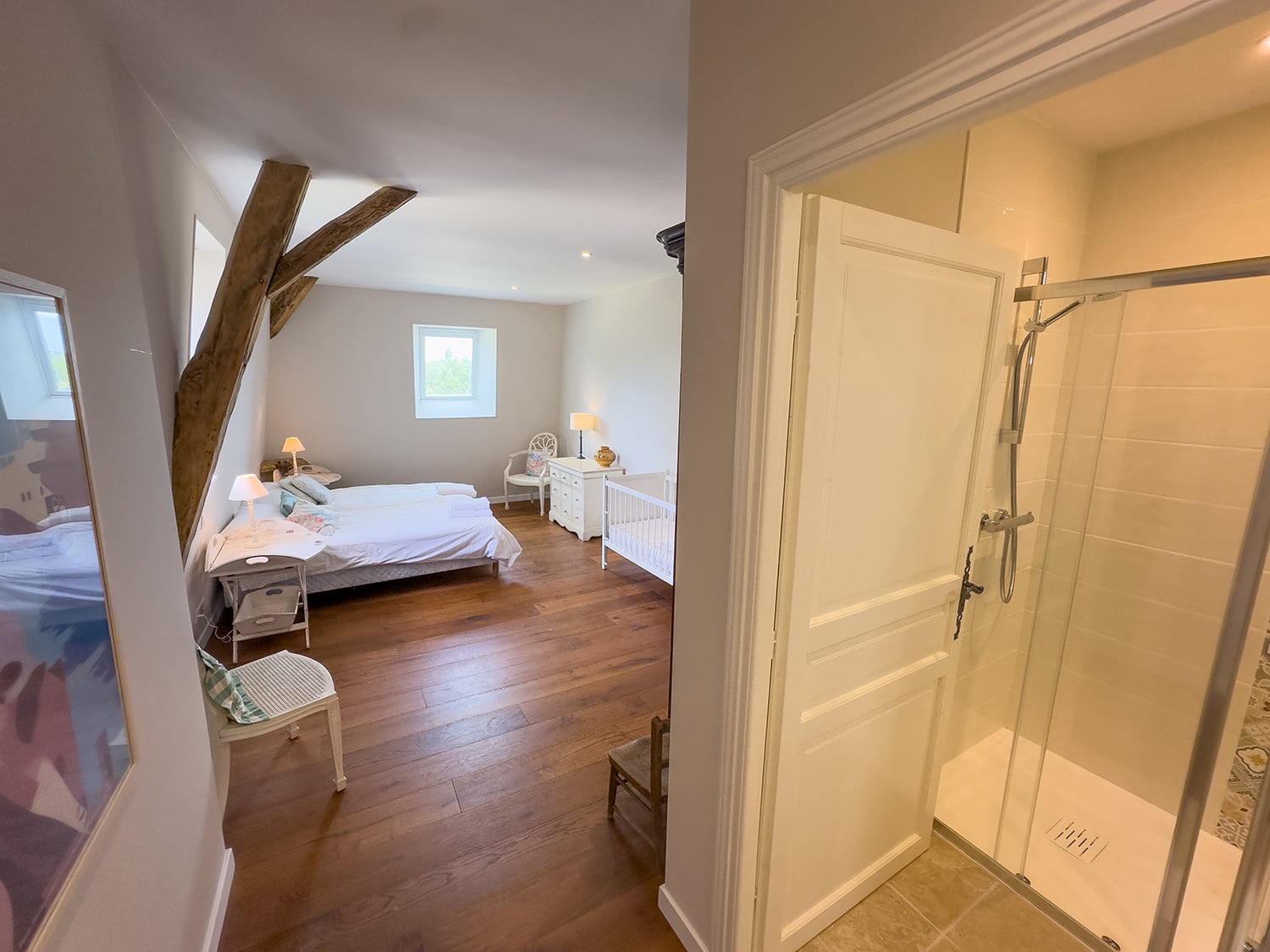 Bathroom and bedroom | Holiday home in Nouvelle-Aquitaine