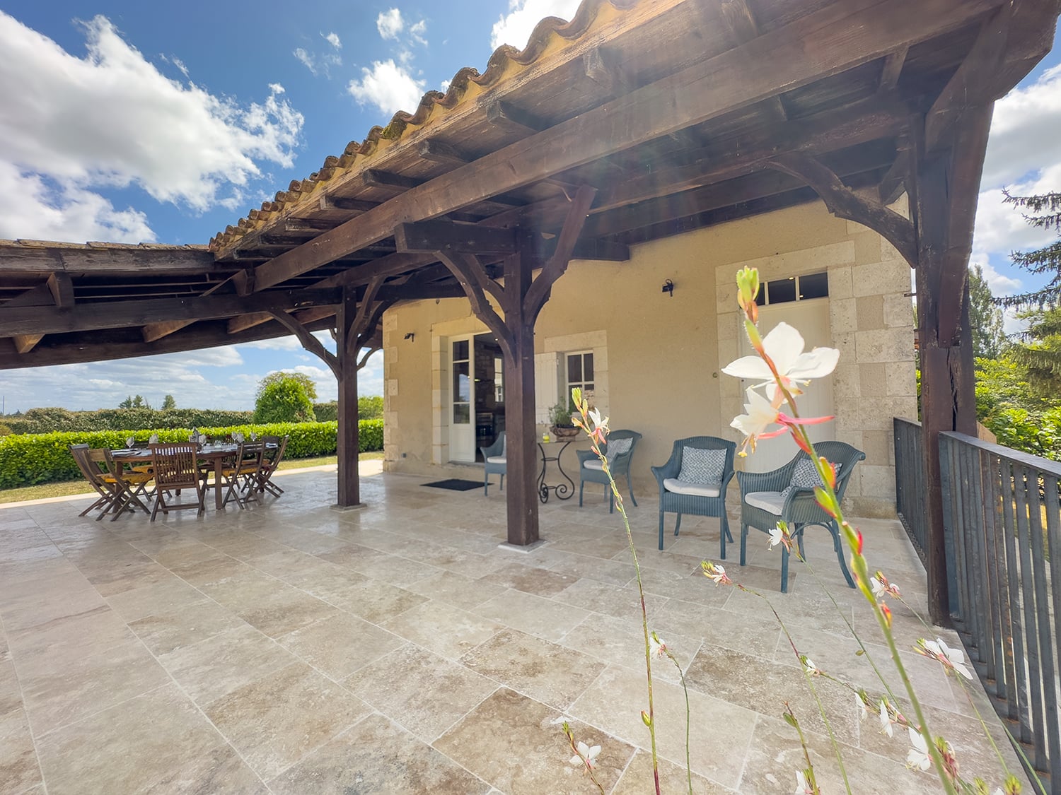 Covered dining terrace