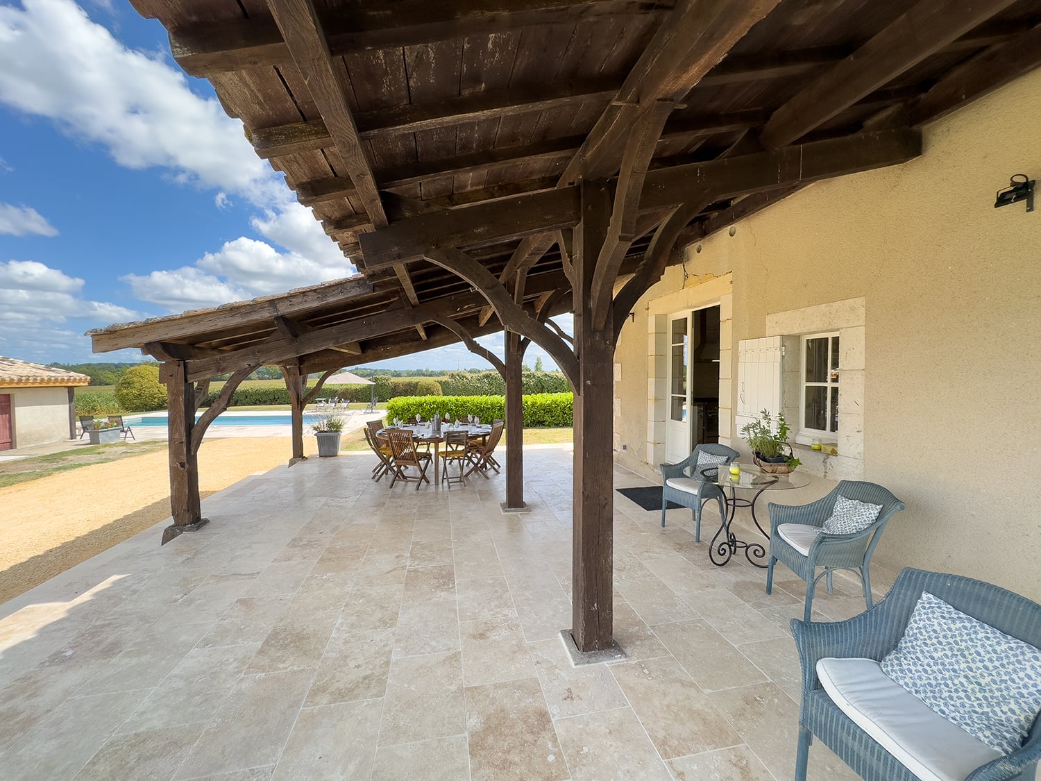 Covered dining terrace