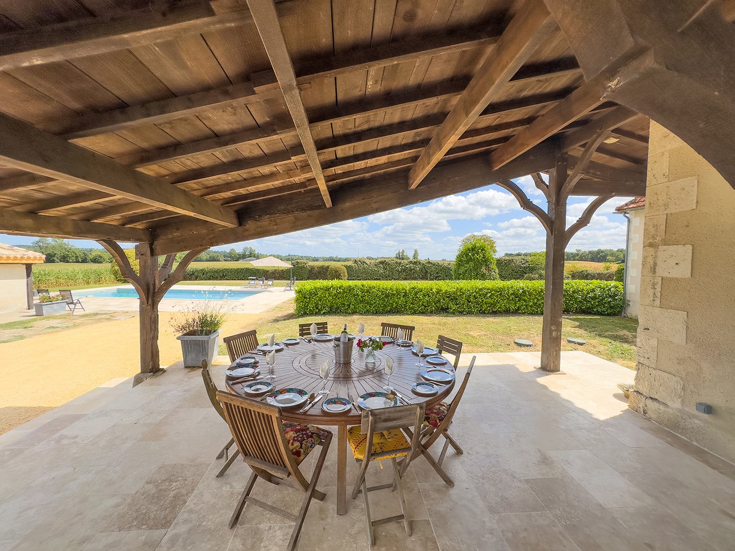 Covered dining terrace