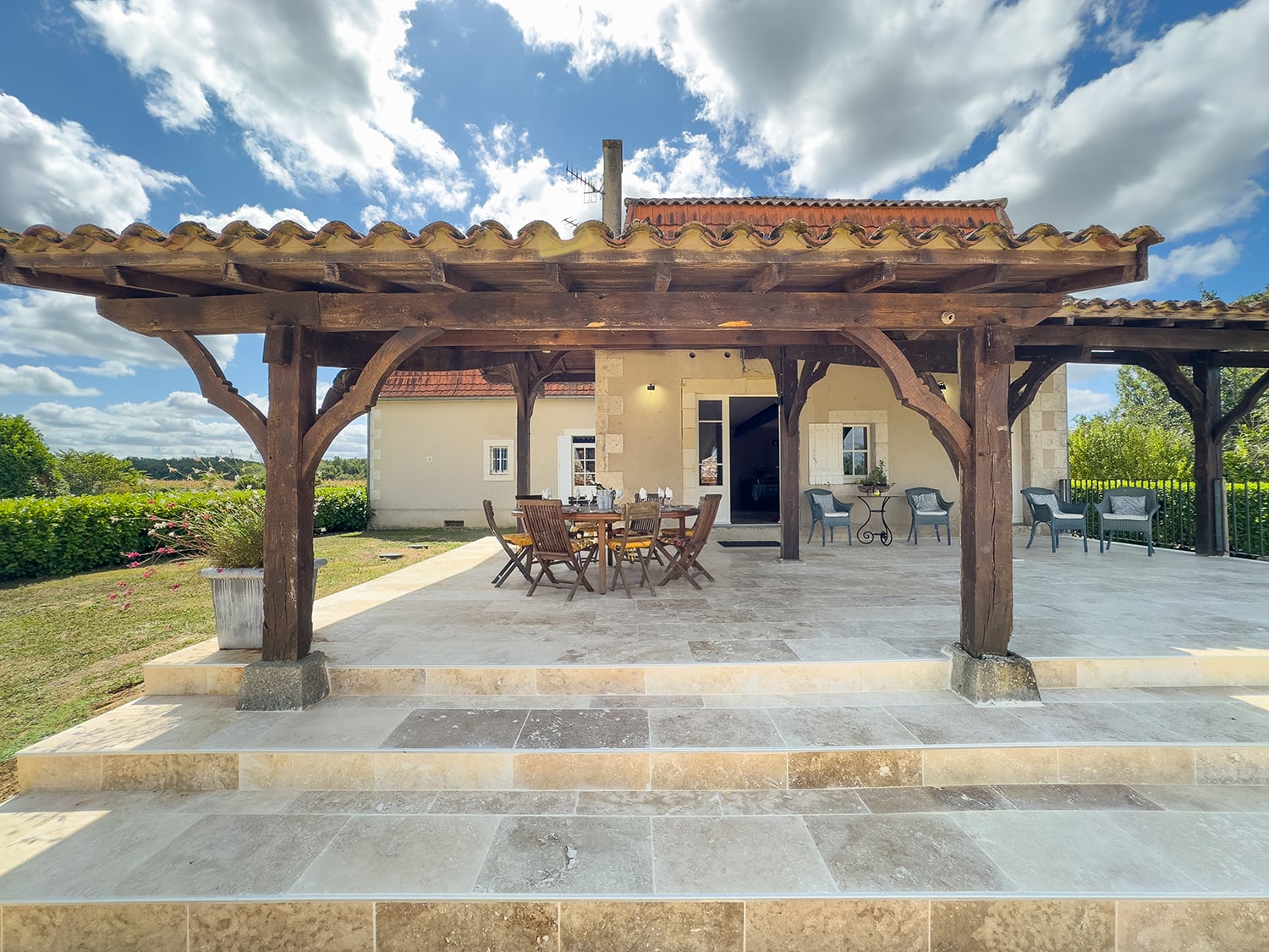 Covered dining terrace