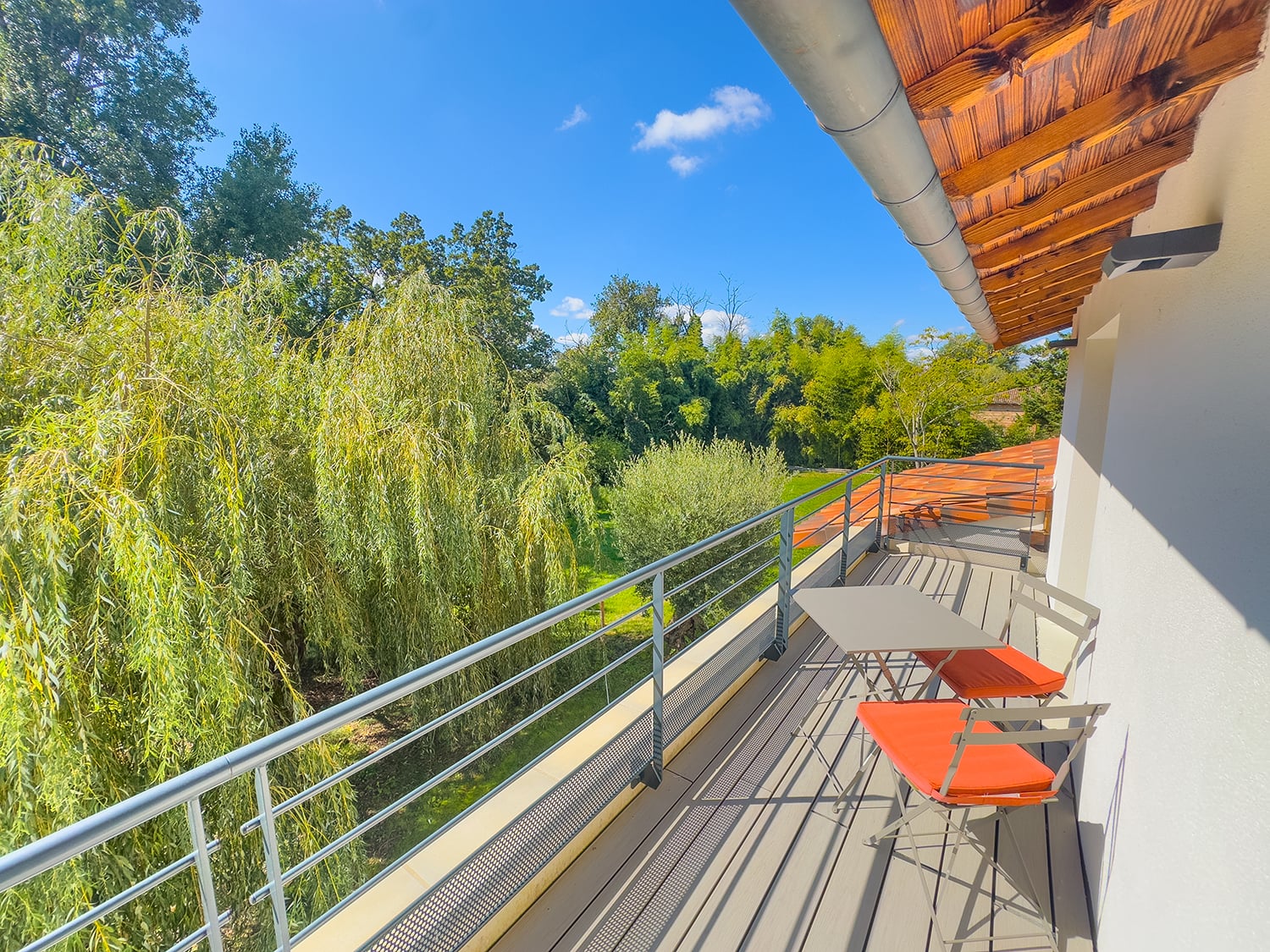 1st floor balcony terrace