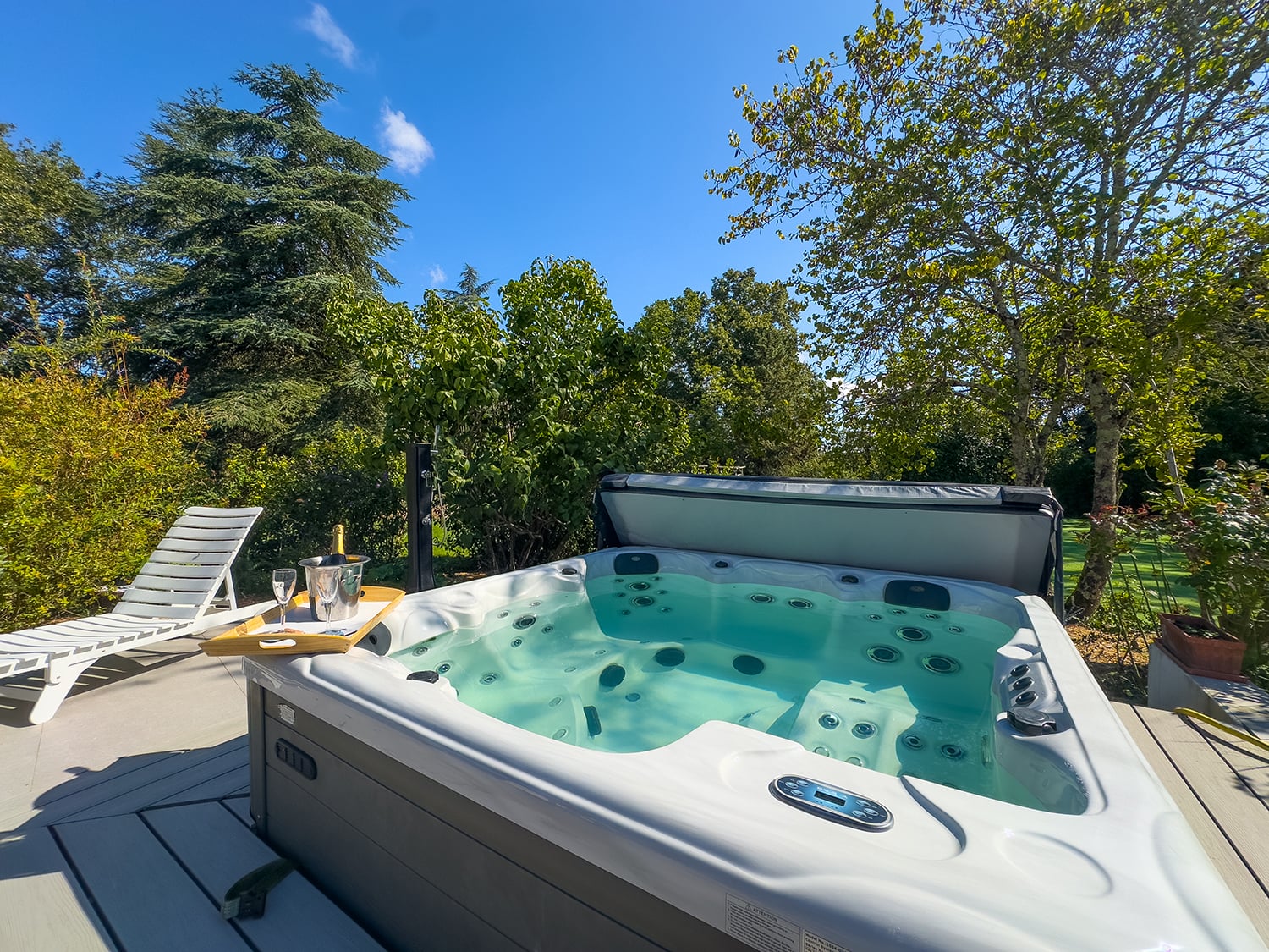 Jacuzzi | Holiday home in Haute-Garonne