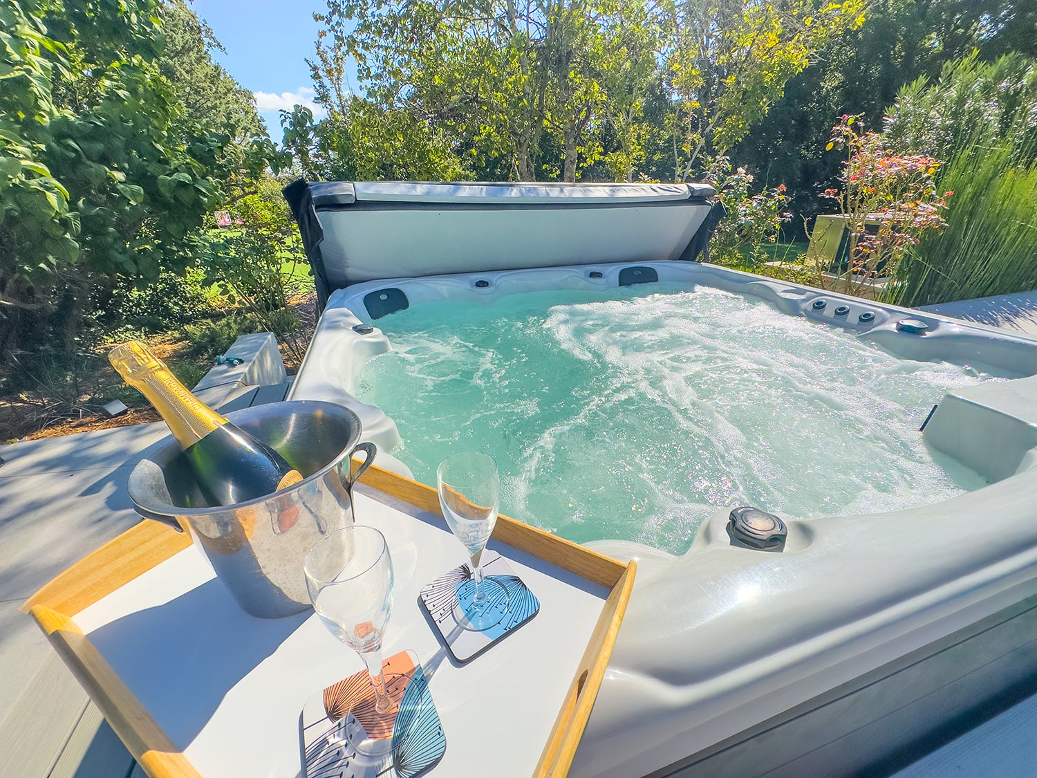 Jacuzzi | Holiday home in Haute-Garonne