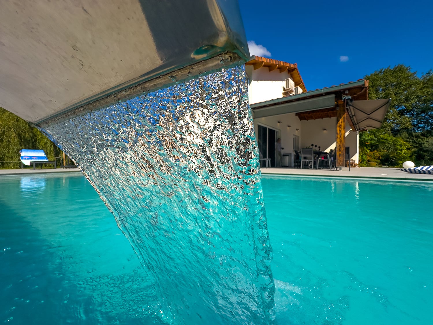 Pool fountain