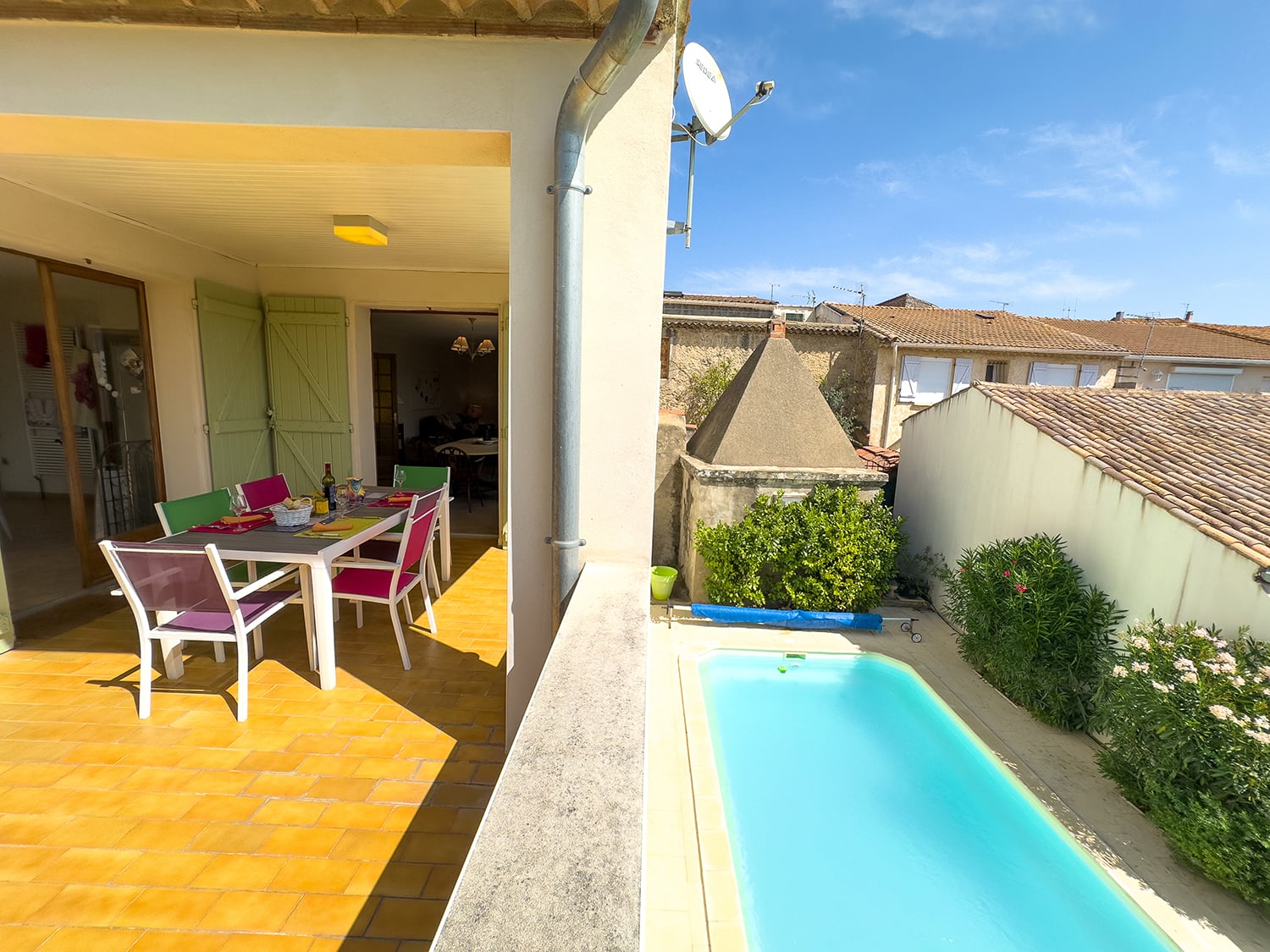 1st floor terrace and private pool