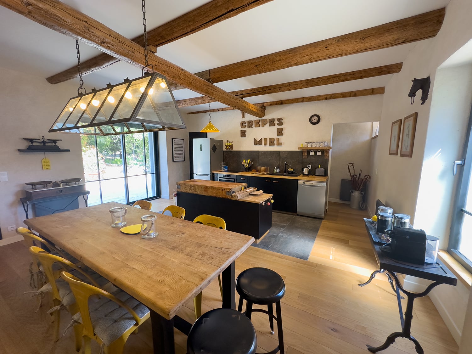 Dining room | Holiday country home in Provence