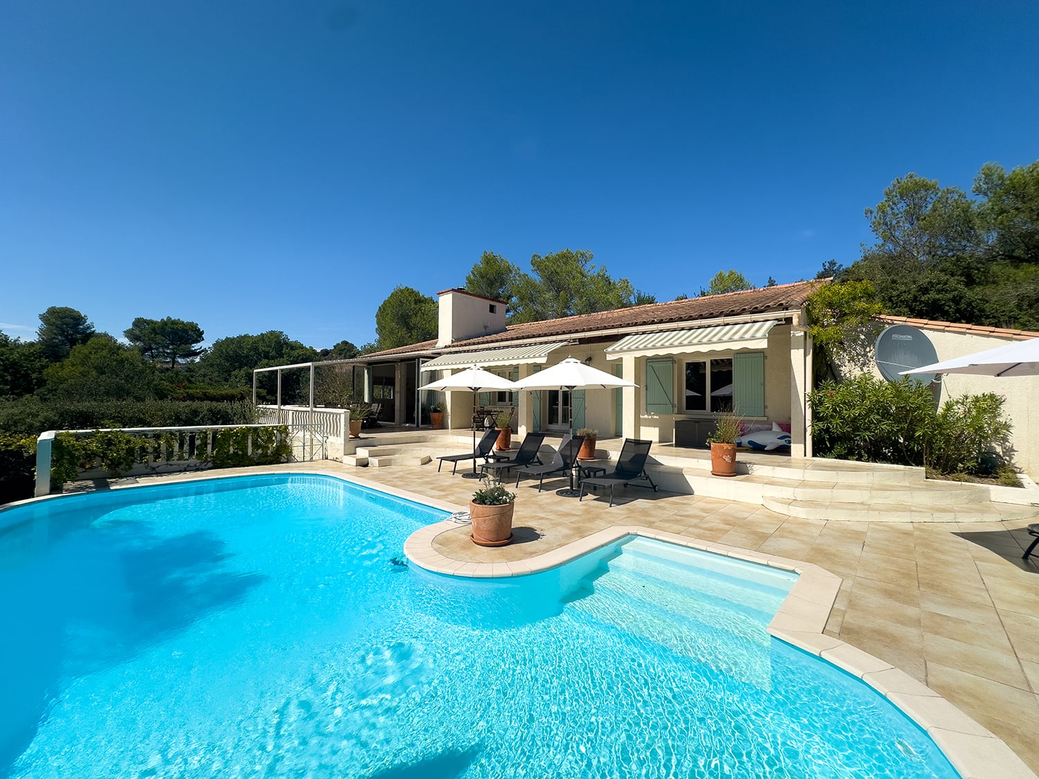 Holiday home in South of France with private infinity pool