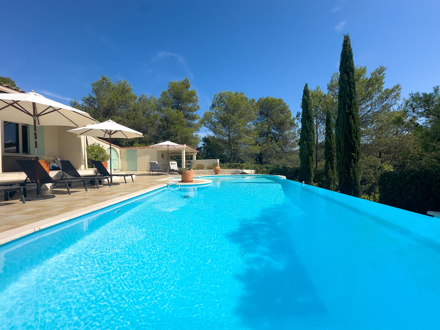 Private infinity pool