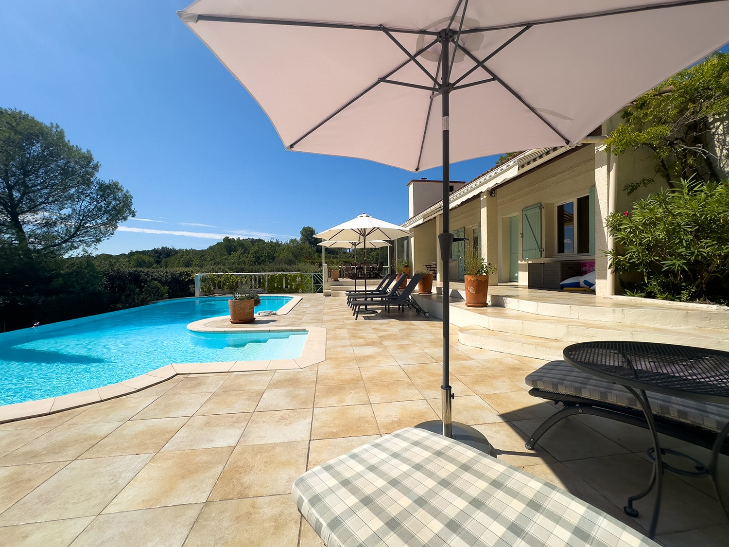 Private infinity pool