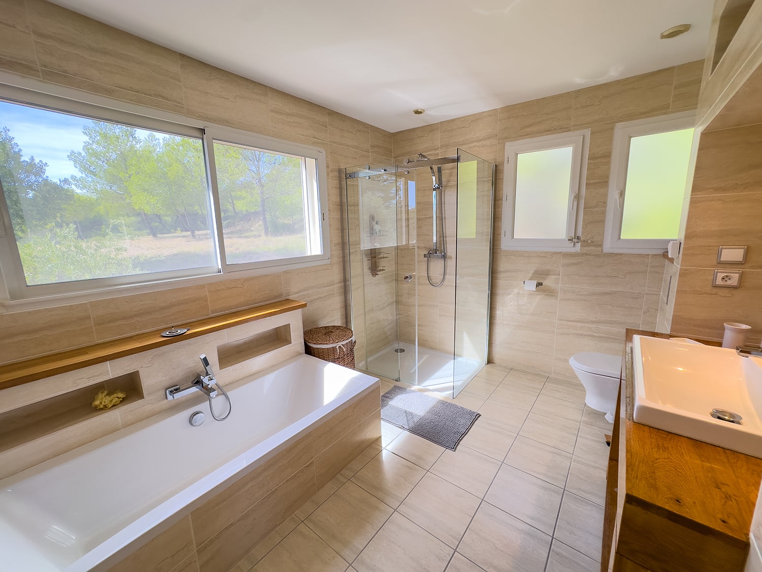 Bathroom | Holiday villa in South of France