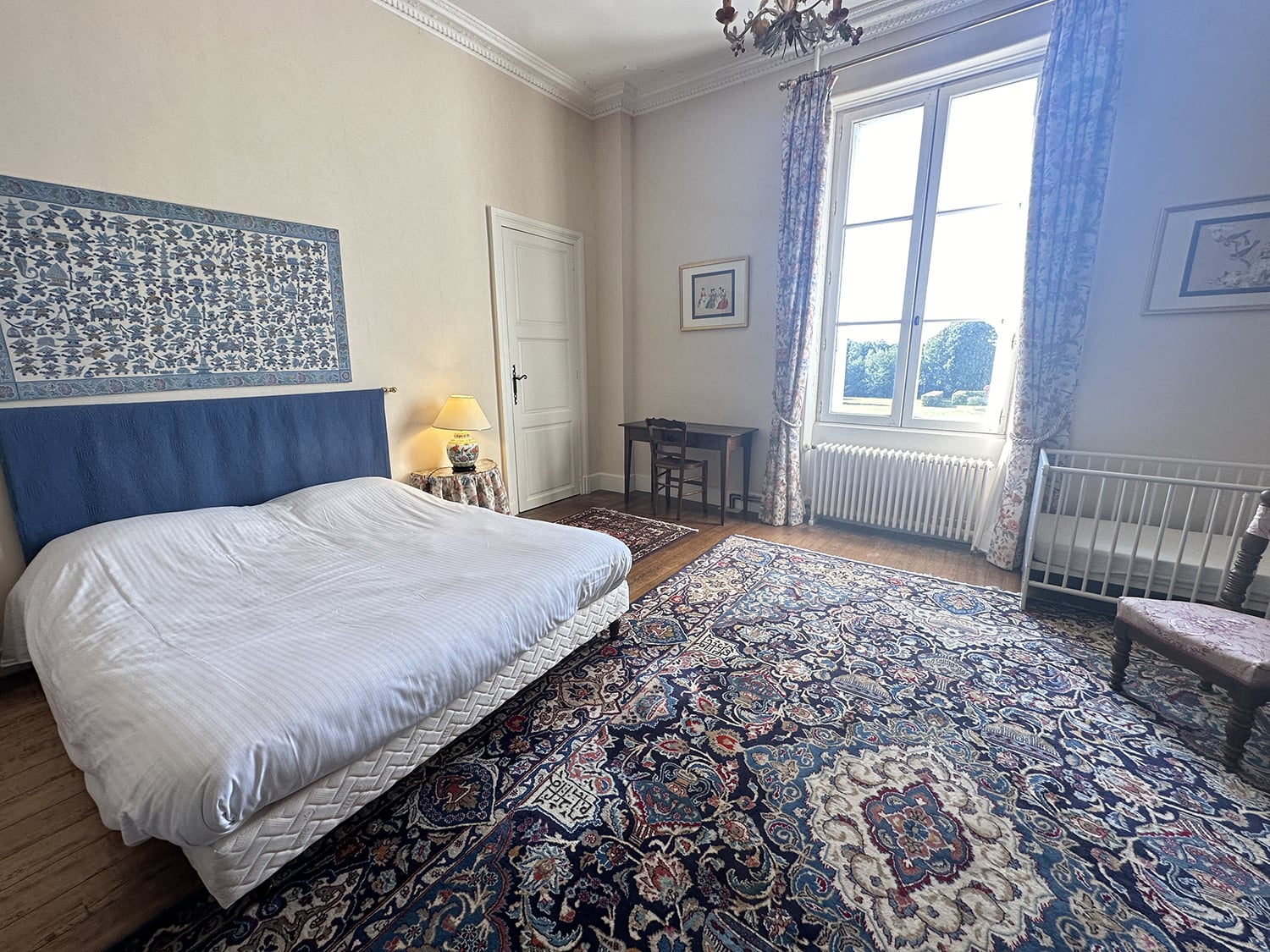 Bedroom | Holiday château in Nouvelle-Aquitaine