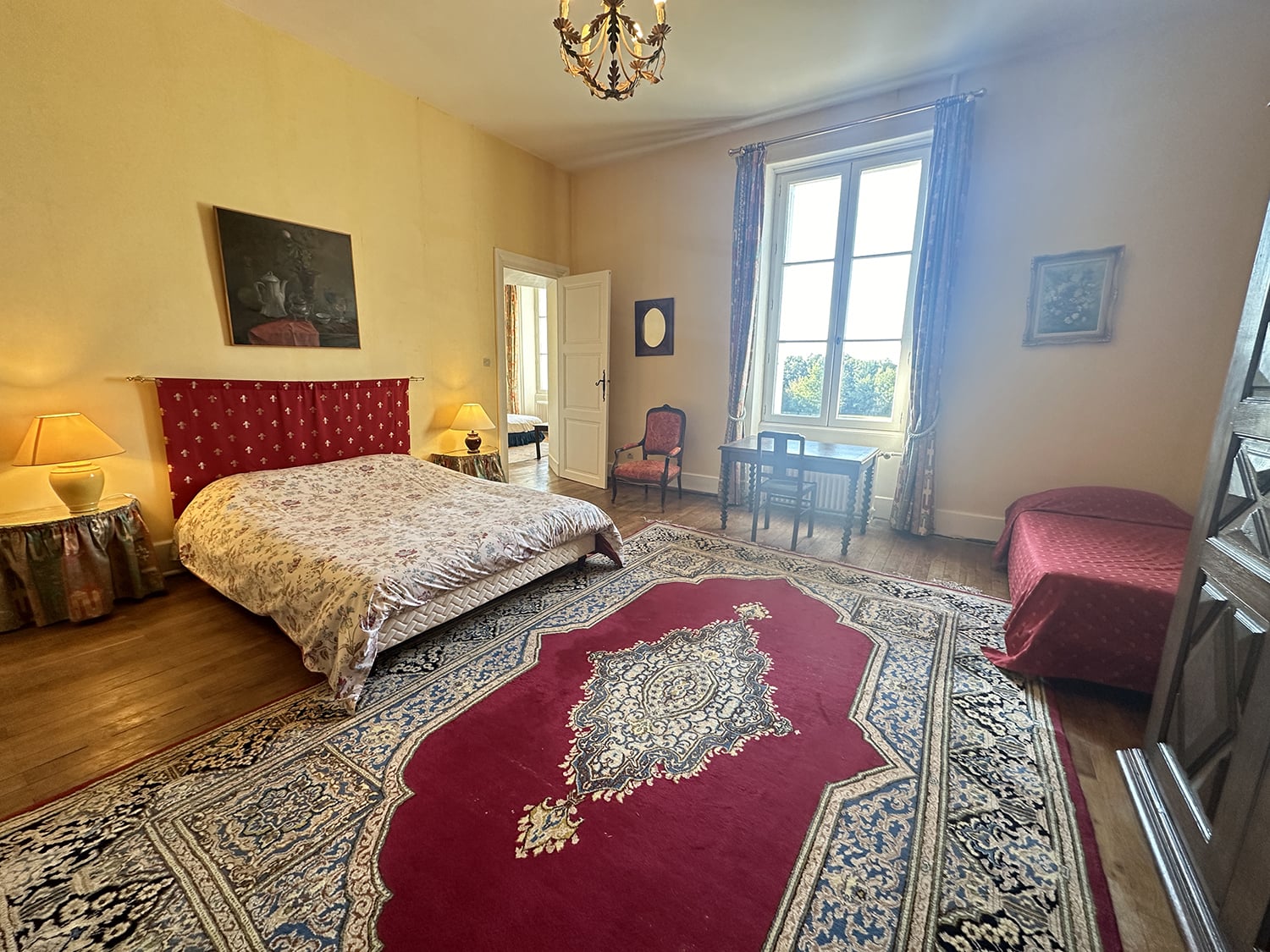 Bedroom | Holiday château in Nouvelle-Aquitaine