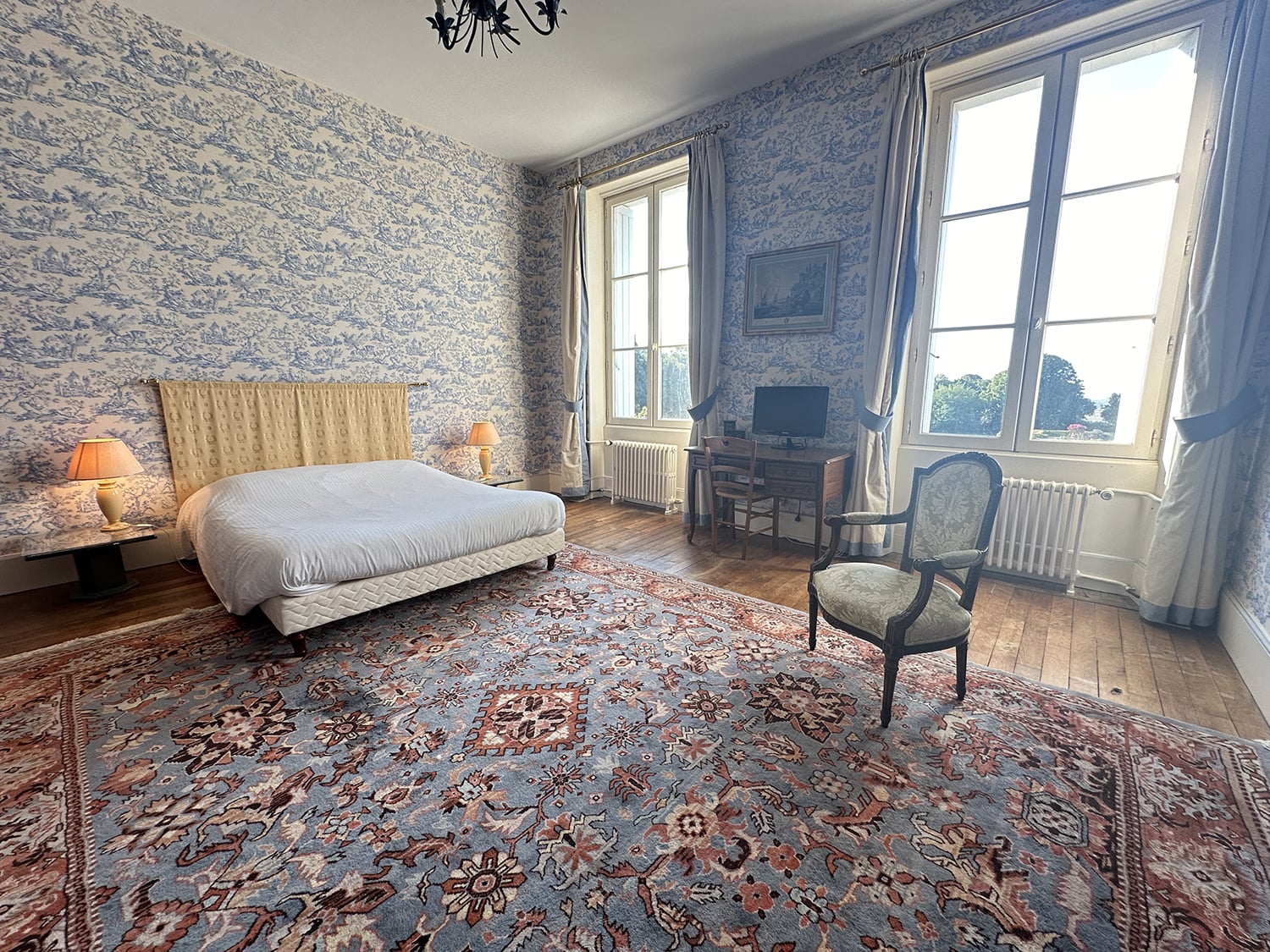 Bedroom | Holiday château in Nouvelle-Aquitaine