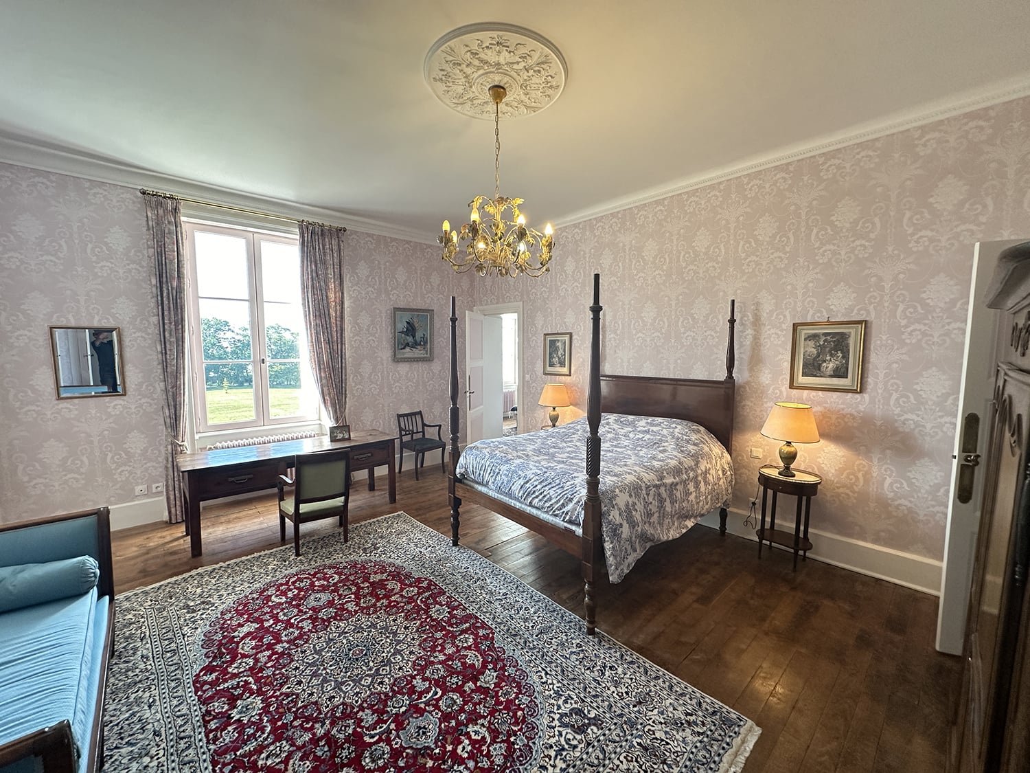 Bedroom | Holiday château in Nouvelle-Aquitaine