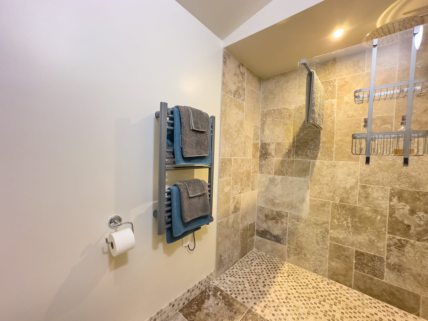 Bathroom | Vacation château in Nouvelle-Aquitaine