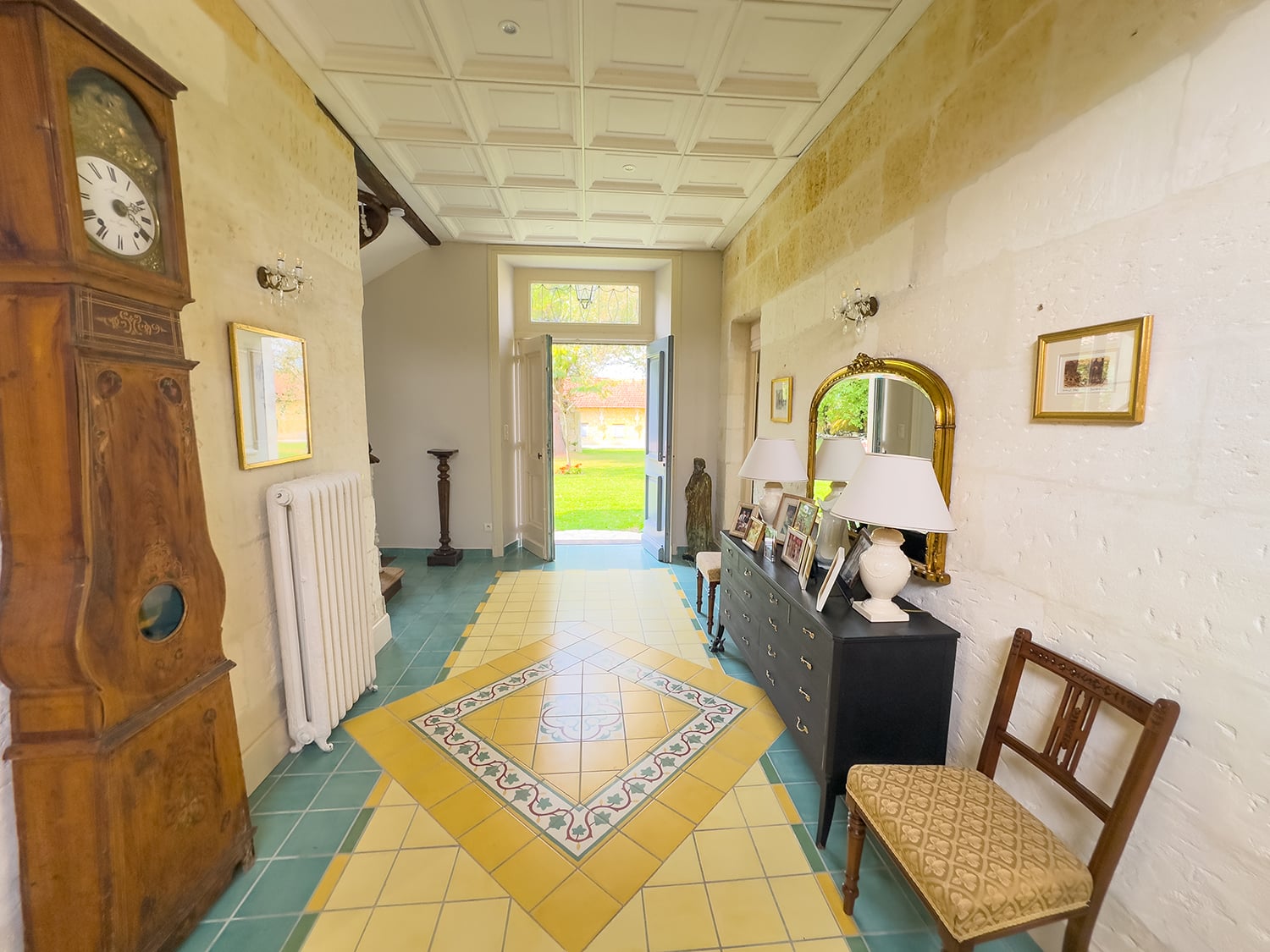 Hallway | Vacation château in Nouvelle-Aquitaine