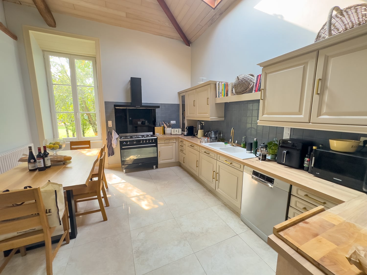 Kitchen | Vacation château in Nouvelle-Aquitaine