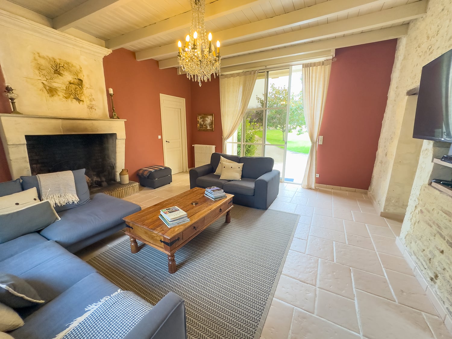 Sitting room | Vacation château in Nouvelle-Aquitaine