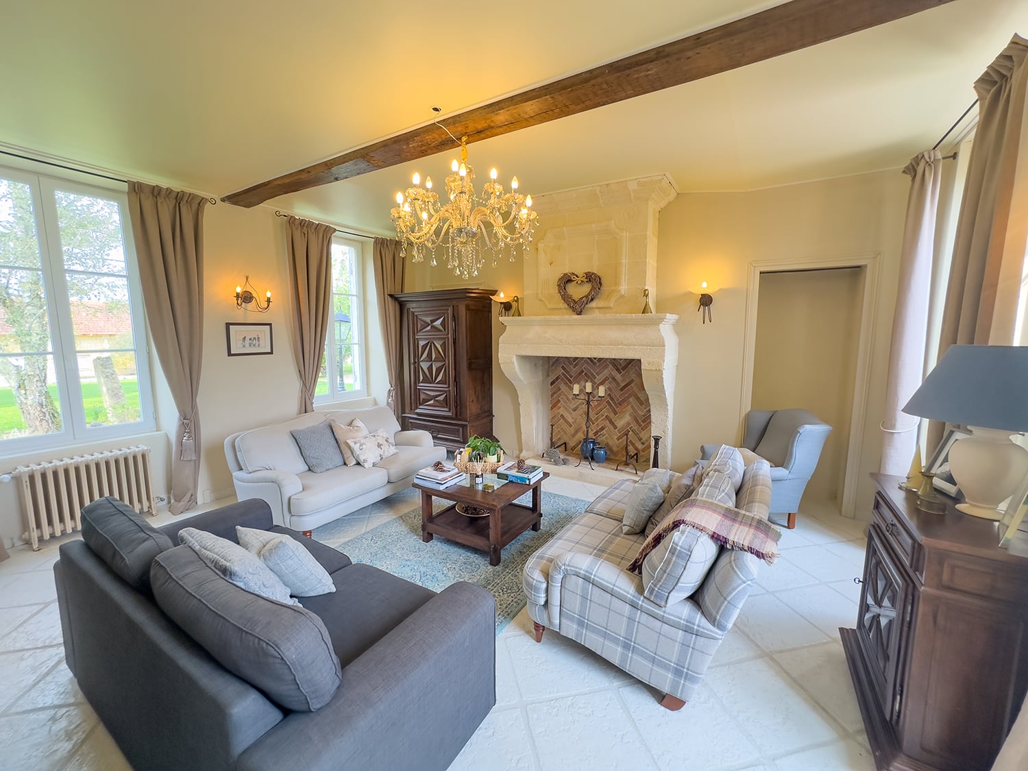 Sitting room | Vacation château in Nouvelle-Aquitaine