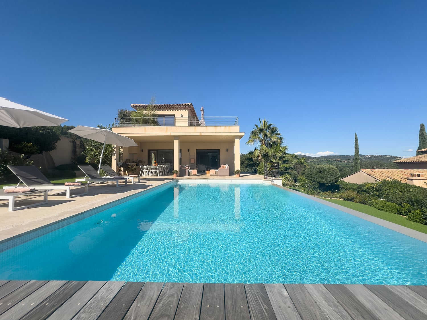 Holiday villa in Sainte-Maxime with private heated infinity pool