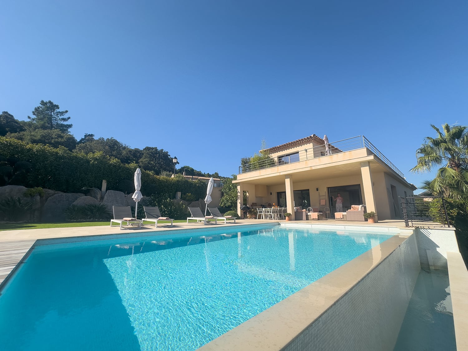 Holiday villa in Sainte-Maxime with private heated infinity pool