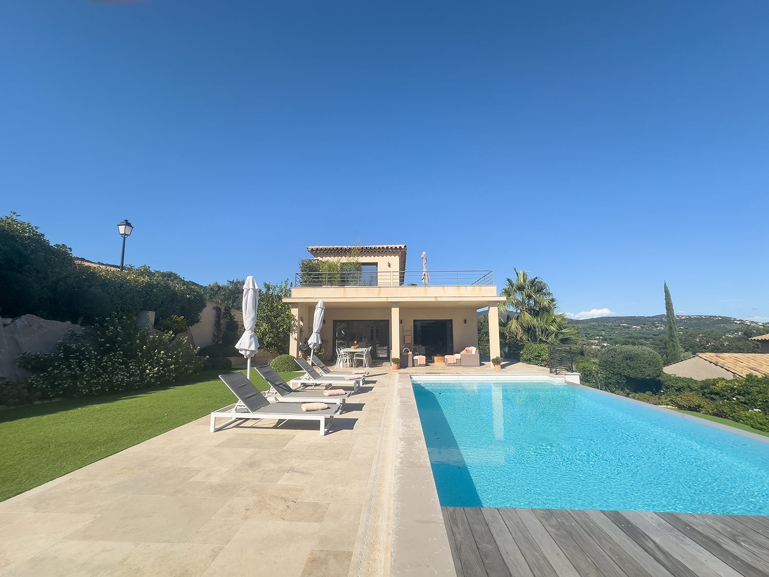 Holiday villa in Sainte-Maxime with private heated infinity pool