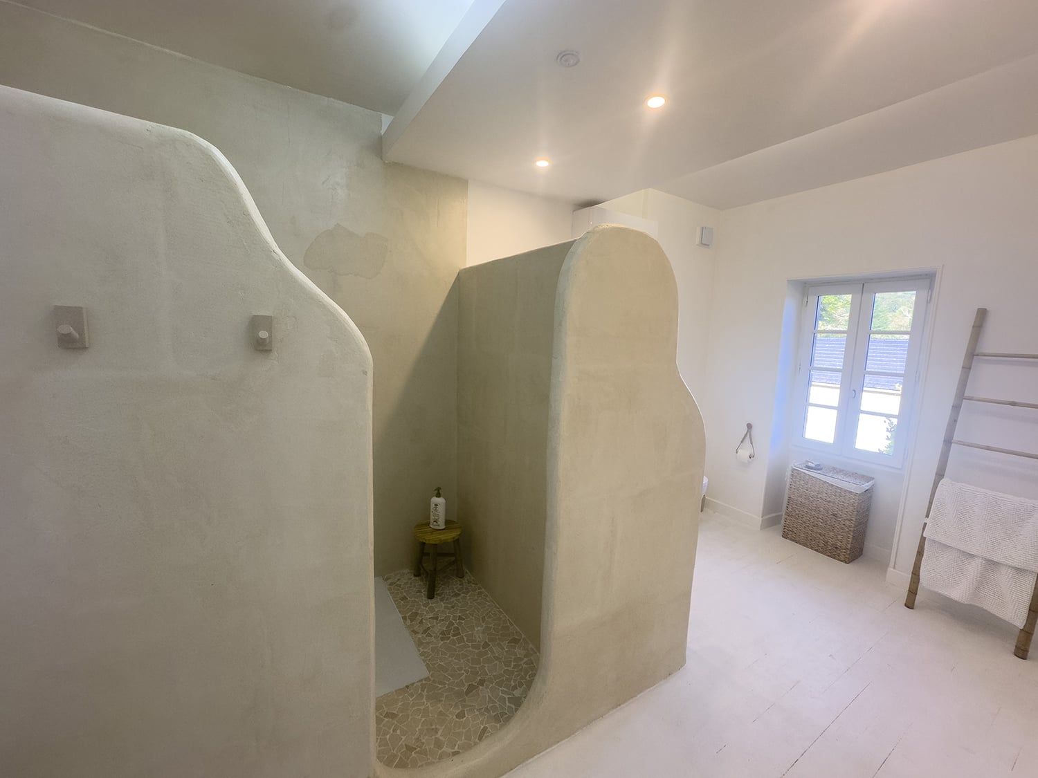 Bathroom | Holiday château in Nouvelle-Aquitaine