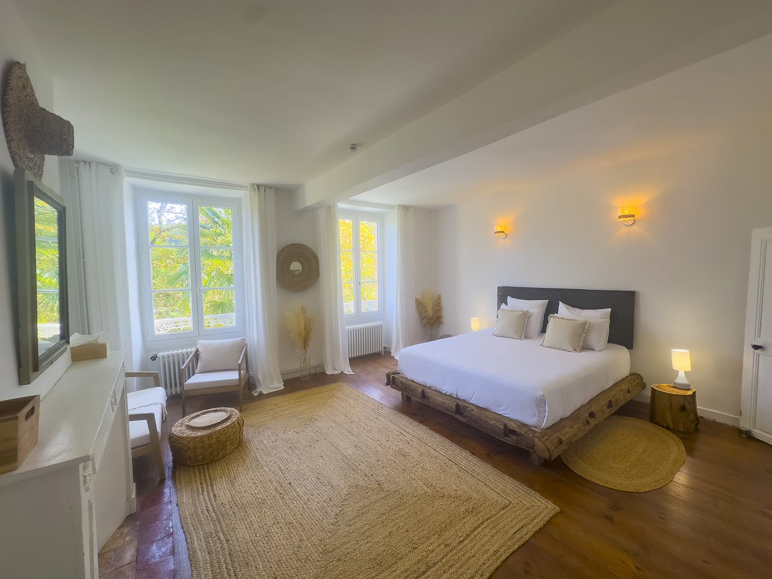 Bedroom | Holiday château in Nouvelle-Aquitaine, France