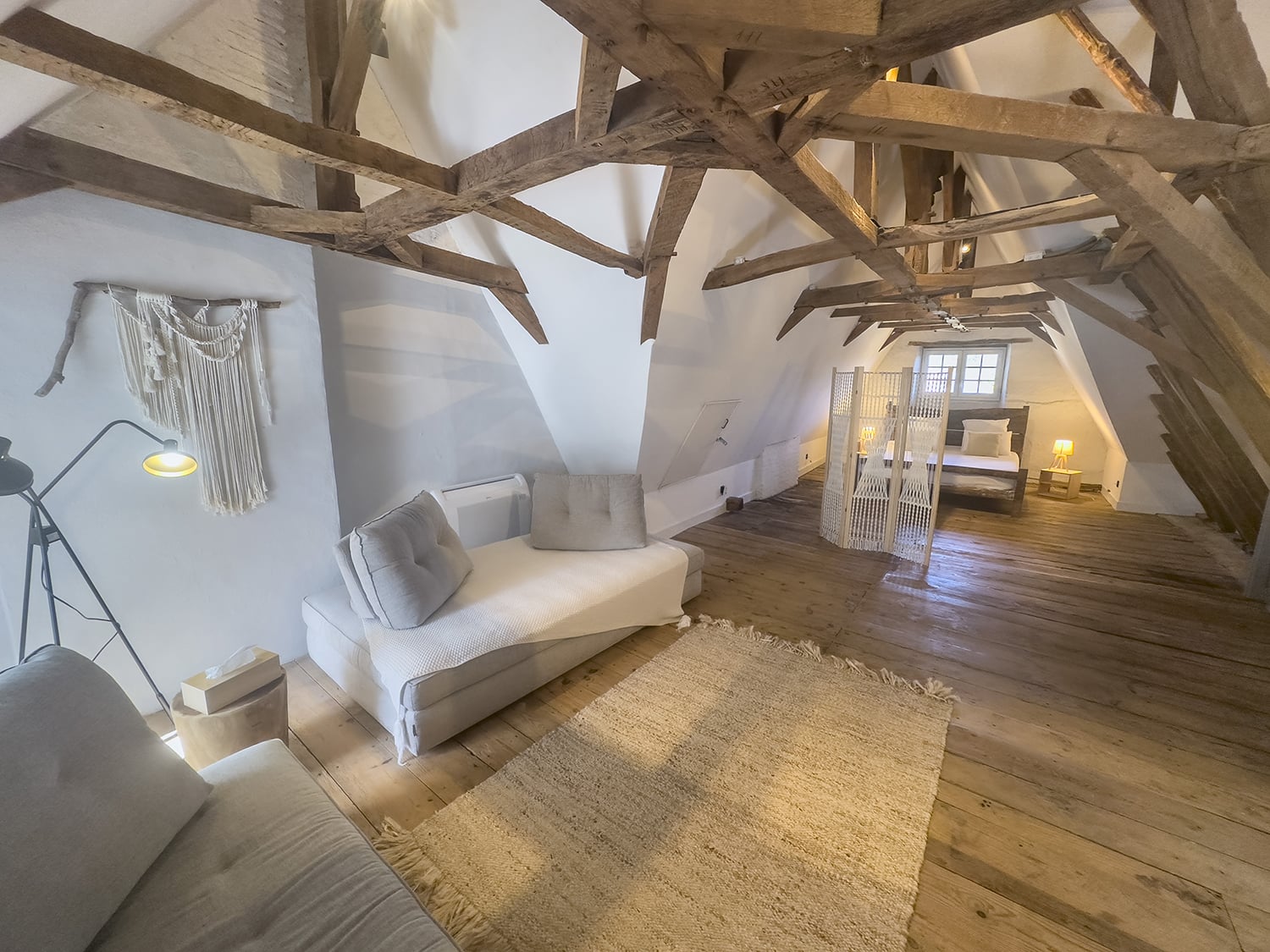 Bedroom | Holiday château in Nouvelle-Aquitaine, France