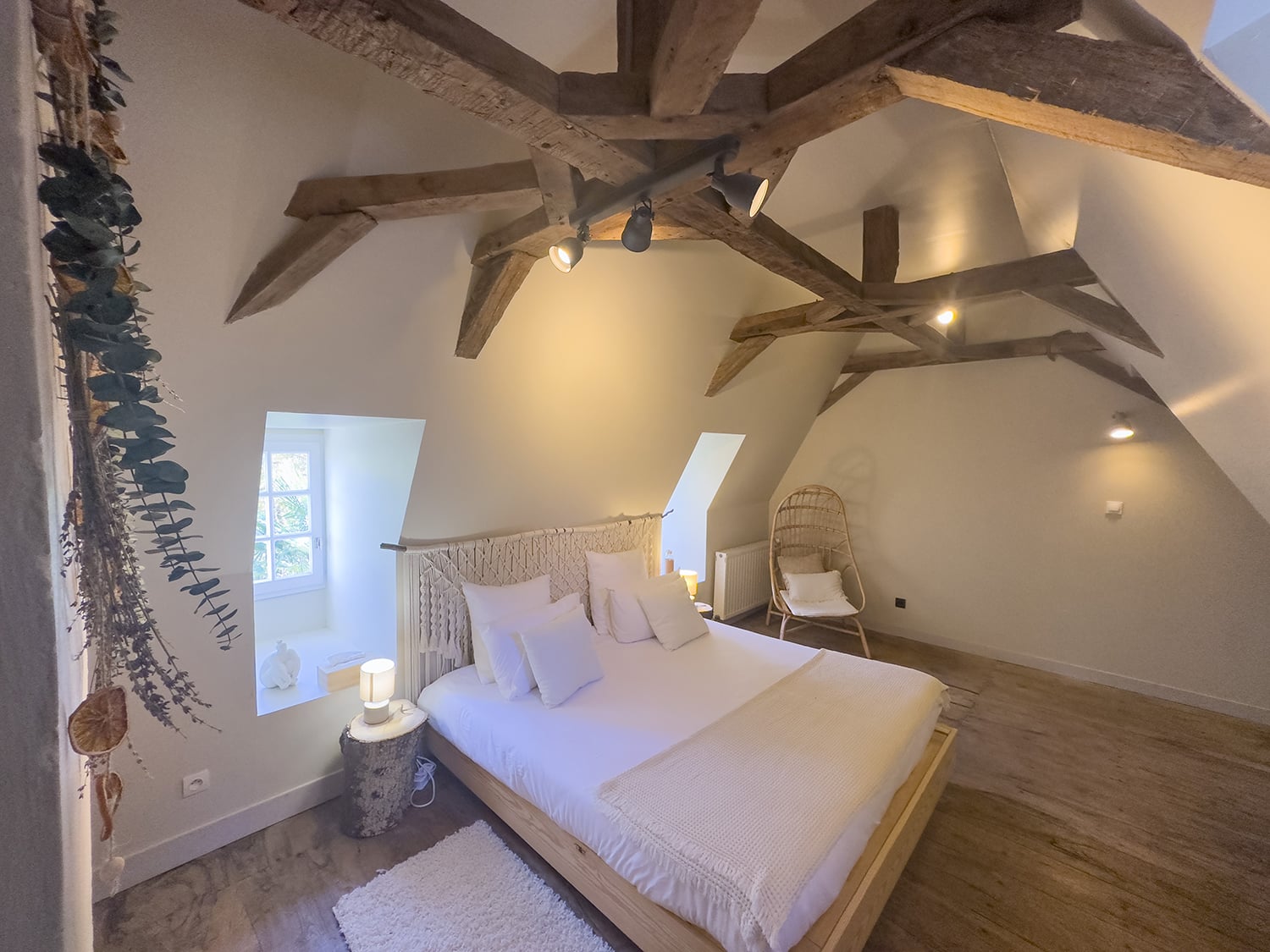 Bedroom | Holiday château in Nouvelle-Aquitaine