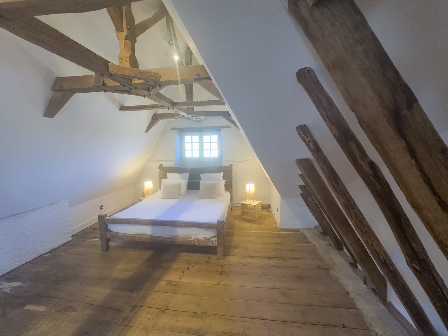 Bedroom | Holiday château in Nouvelle-Aquitaine