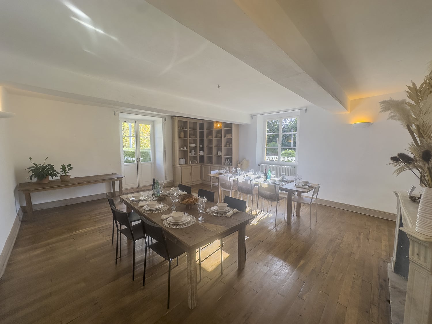 Dining room | Holiday château in Nouvelle-Aquitaine, France