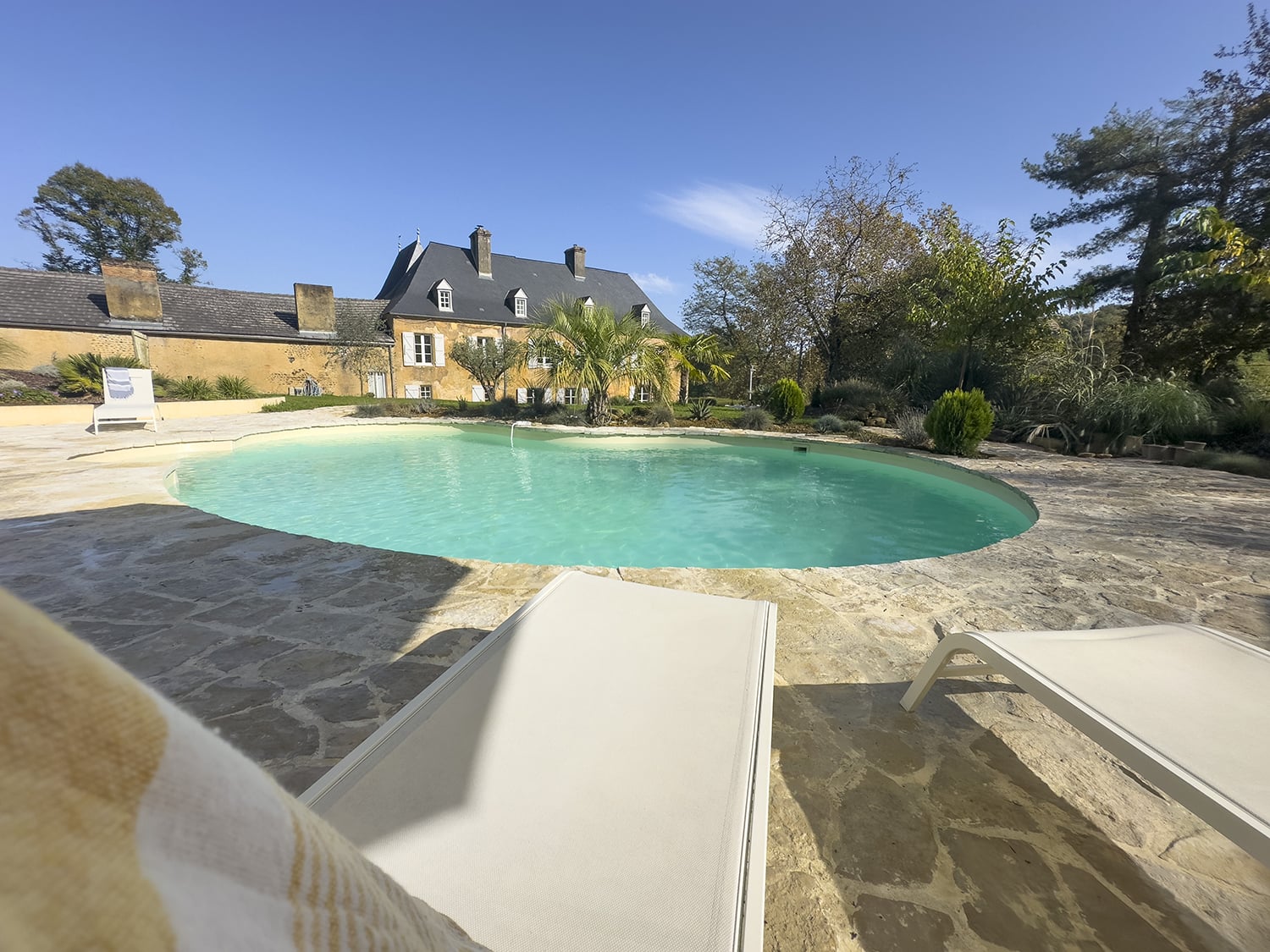 Holiday château in Nouvelle-Aquitaine with private pool