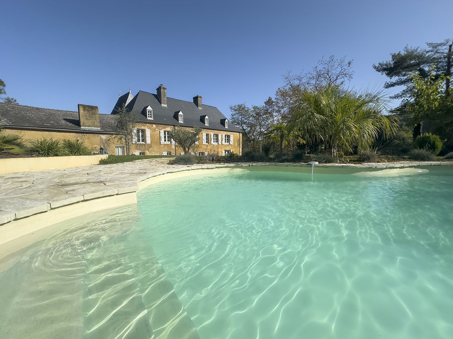 Holiday château in Nouvelle-Aquitaine with private pool