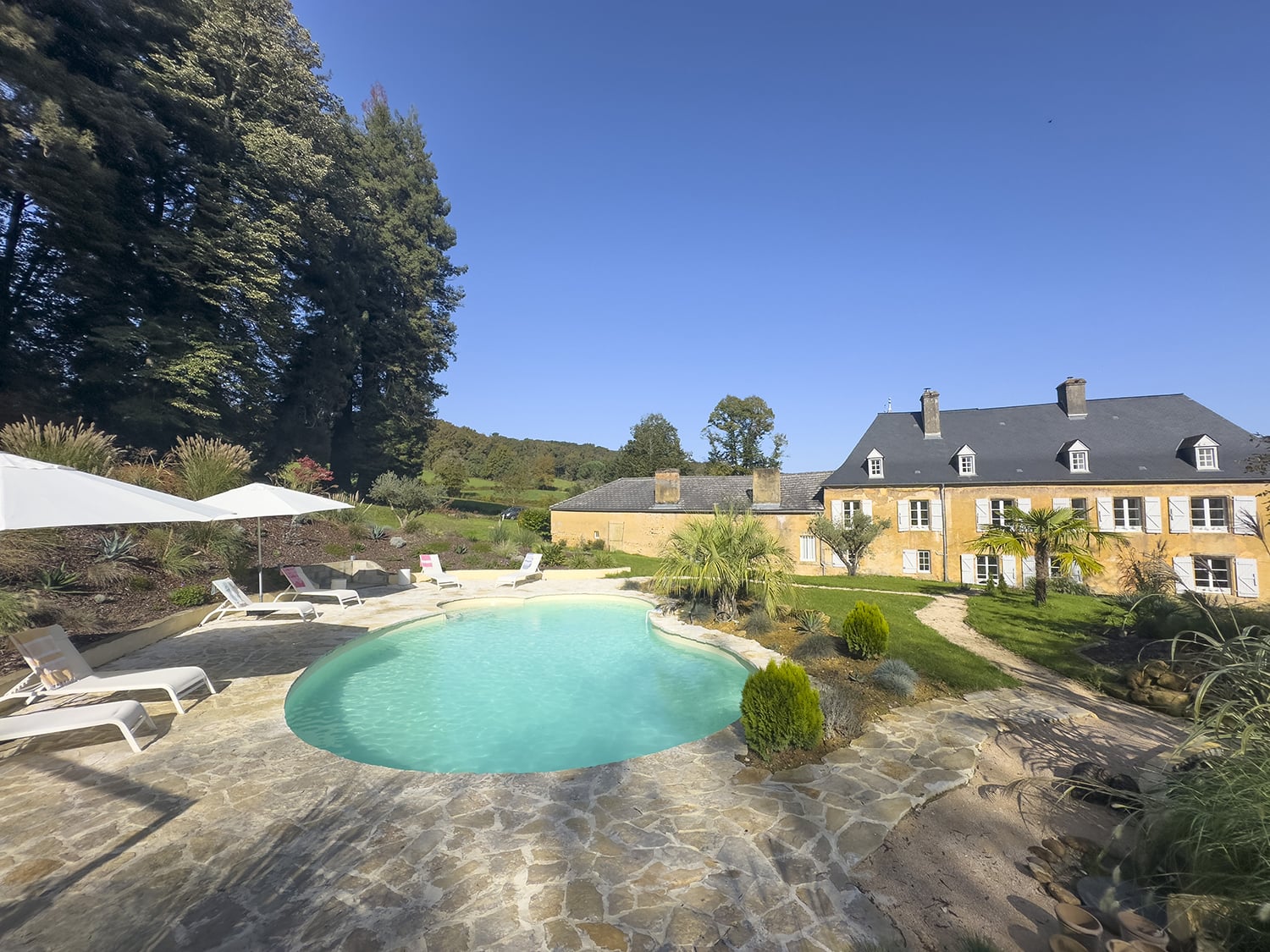 Holiday château in Nouvelle-Aquitaine with private pool