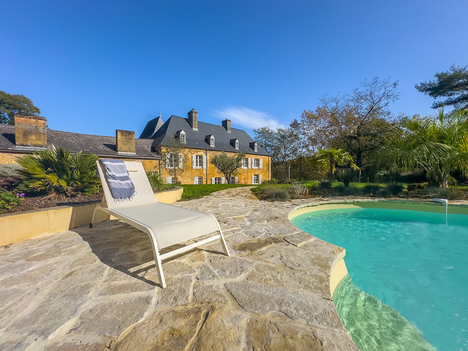 Holiday château with private pool in Nouvelle-Aquitaine, France